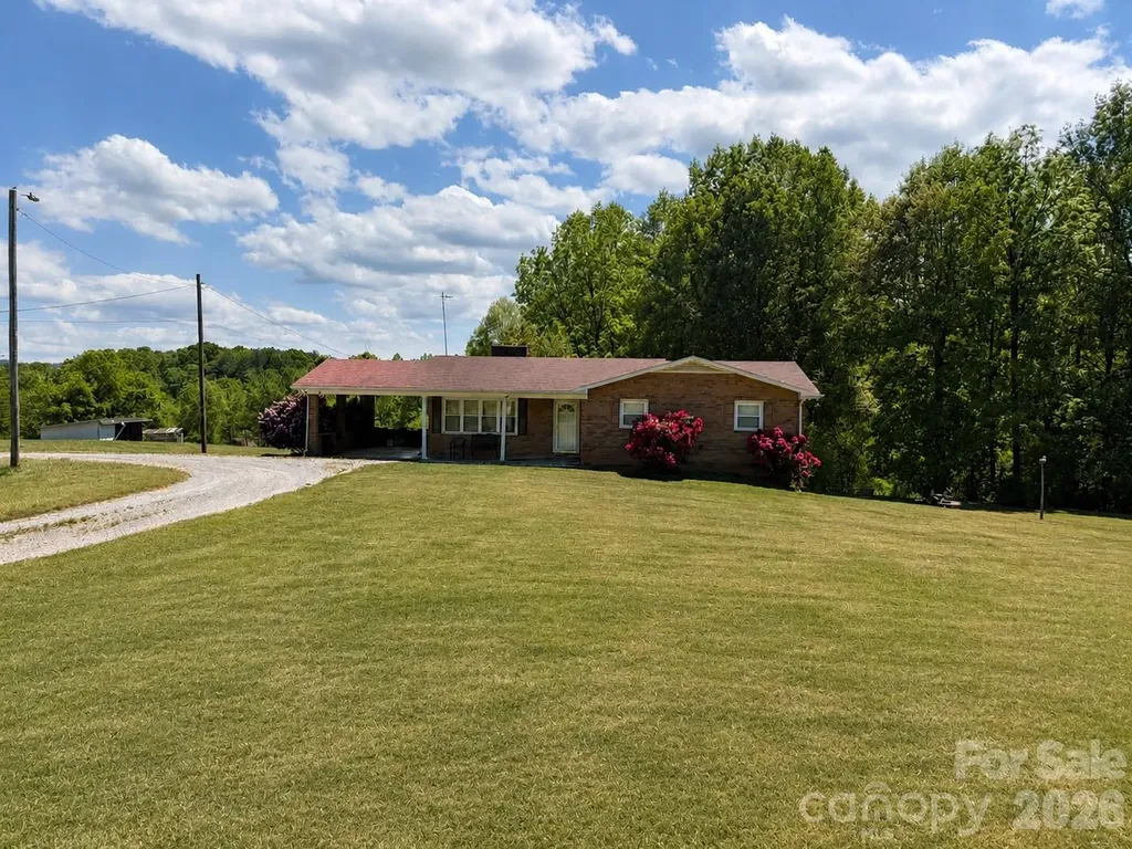 8186 Old Nc Highway 60 Roaring River NC 28697