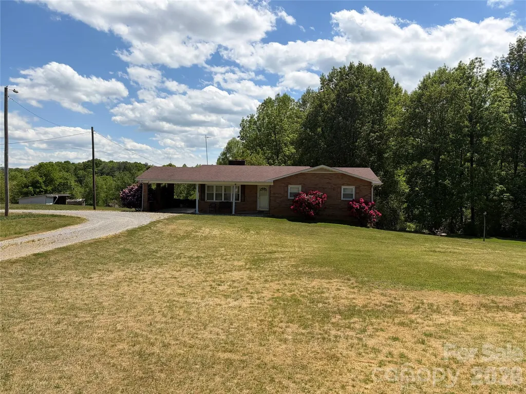 8186 Old Nc Highway 60 Roaring River NC 28697