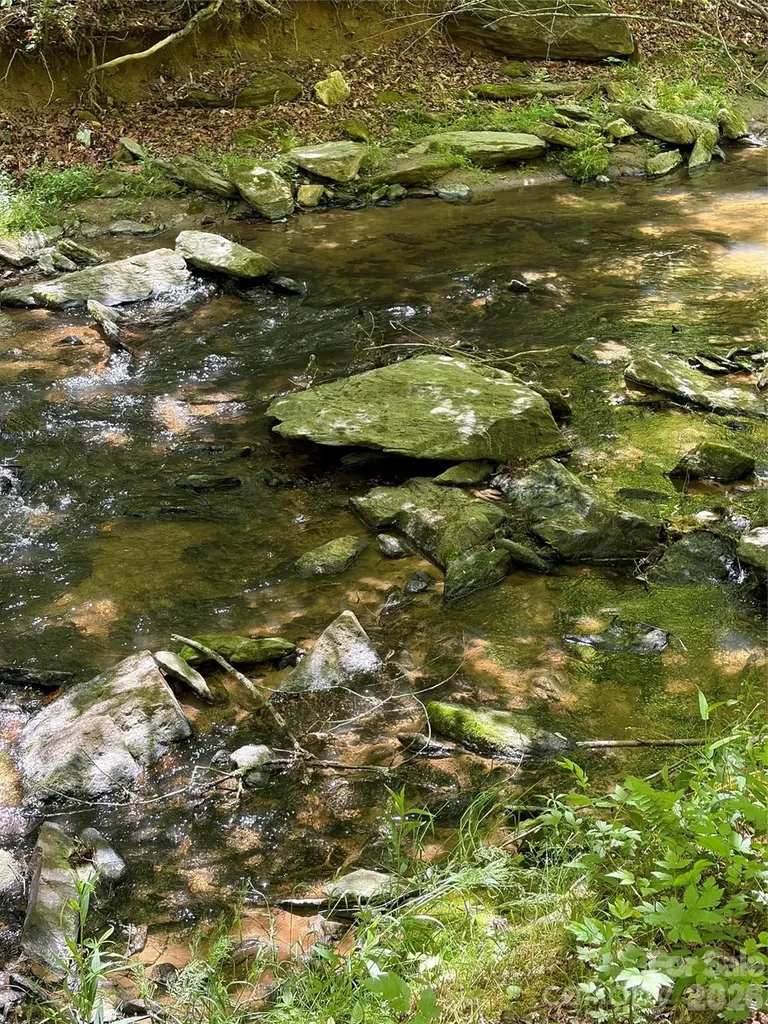 8186 Old Nc Highway 60 Roaring River NC 28697