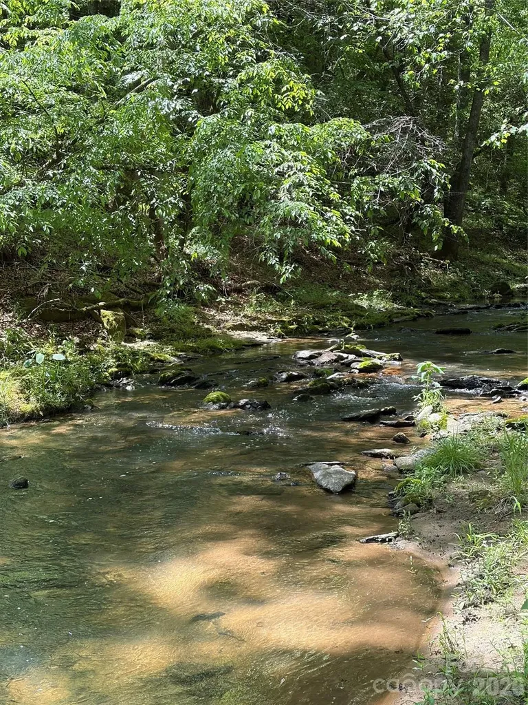 8186 Old Nc Highway 60 Roaring River NC 28697