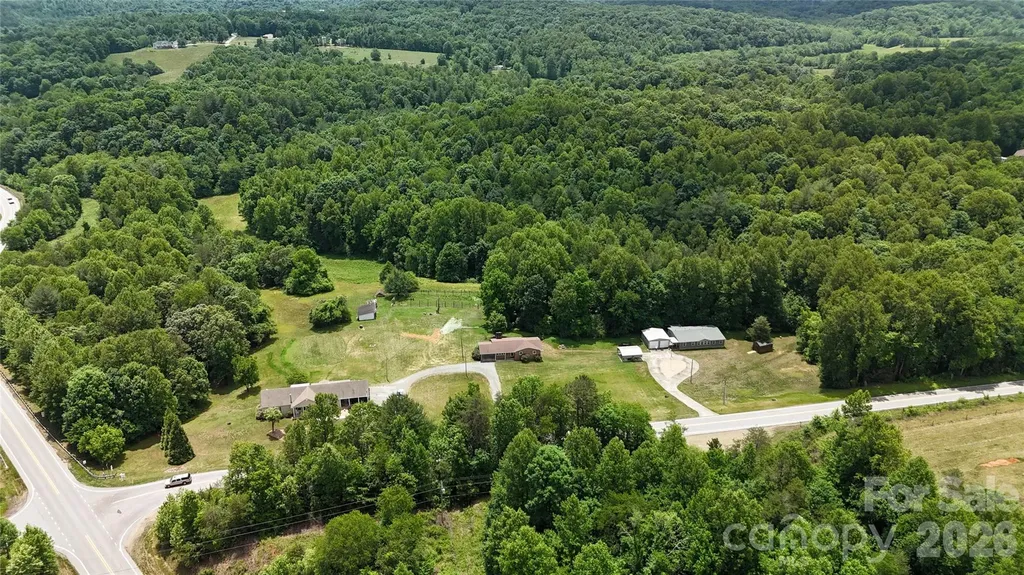 8186 Old Nc Highway 60 Roaring River NC 28697