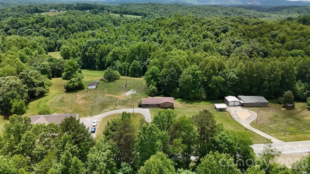 8186 Old Nc Highway 60 Roaring River NC 28697