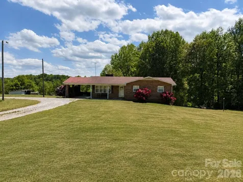 8186 Old Nc Highway 60 Roaring River NC 28697
