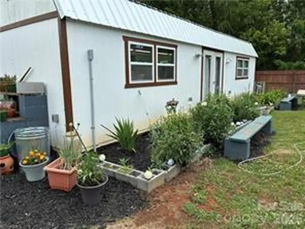 4685 Rock Creek Road Hayes NC 28635