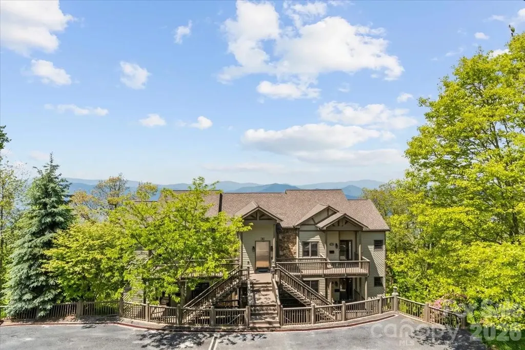 Burnsville NC, 30 Club Villa Court, Unit B/2