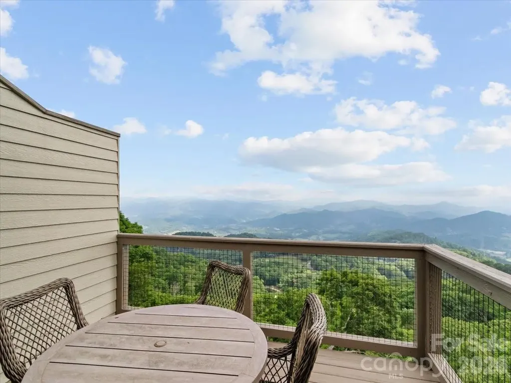 30 Club Villa Court Burnsville NC 28714
