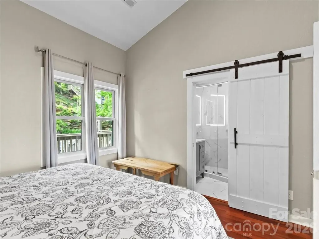 30 Club Villa Court Burnsville NC 28714