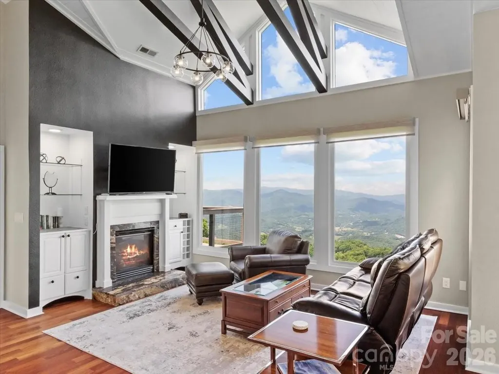 30 Club Villa Court Burnsville NC 28714