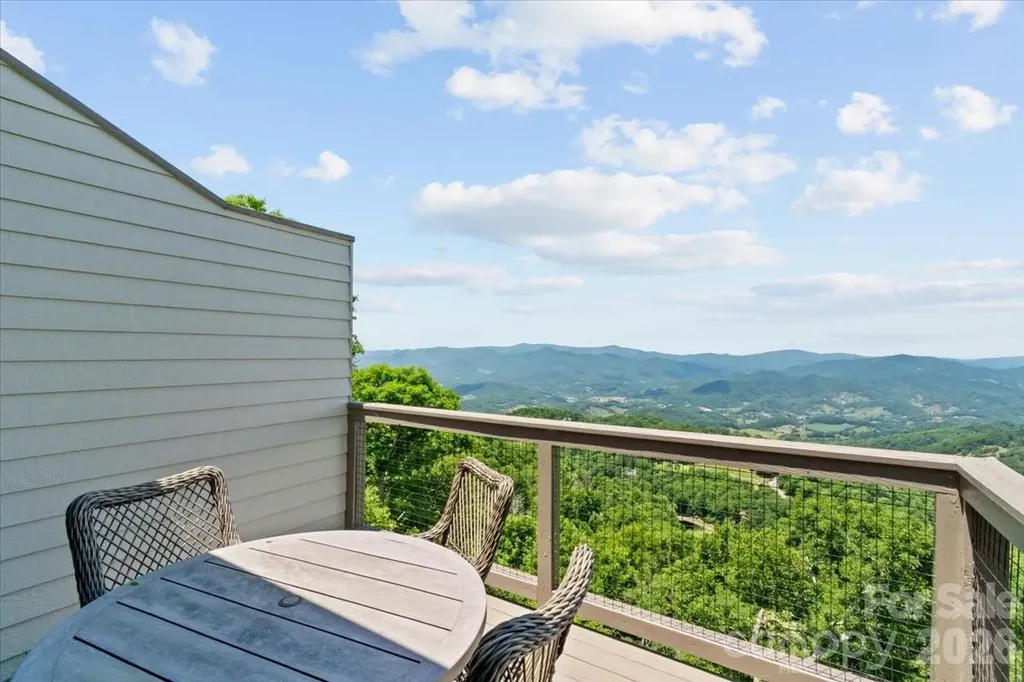 30 Club Villa Court Burnsville NC 28714