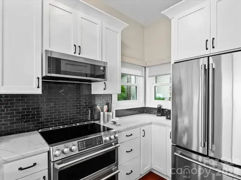 30 Club Villa Court Burnsville NC 28714