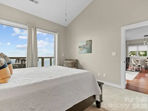 30 Club Villa Court Burnsville NC 28714