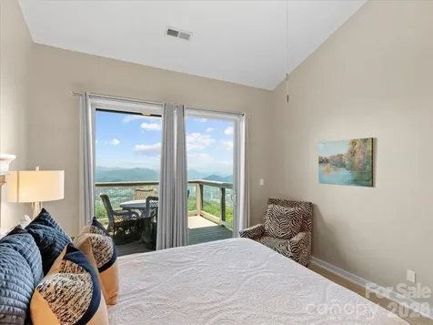 30 Club Villa Court Burnsville NC 28714