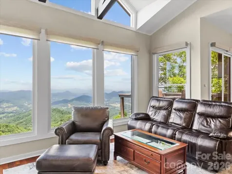 30 Club Villa Court Burnsville NC 28714