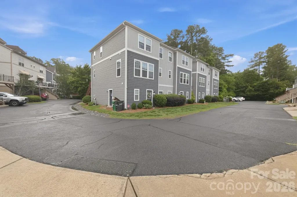 1502 Sharon Road W Charlotte NC 28210