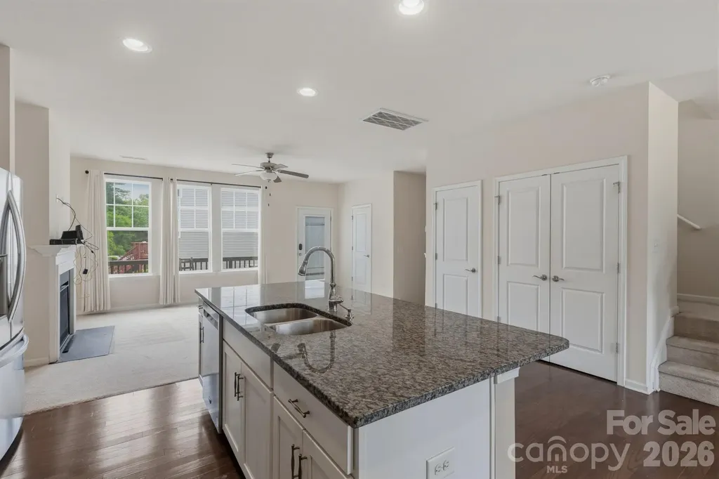 1502 Sharon Road W Charlotte NC 28210
