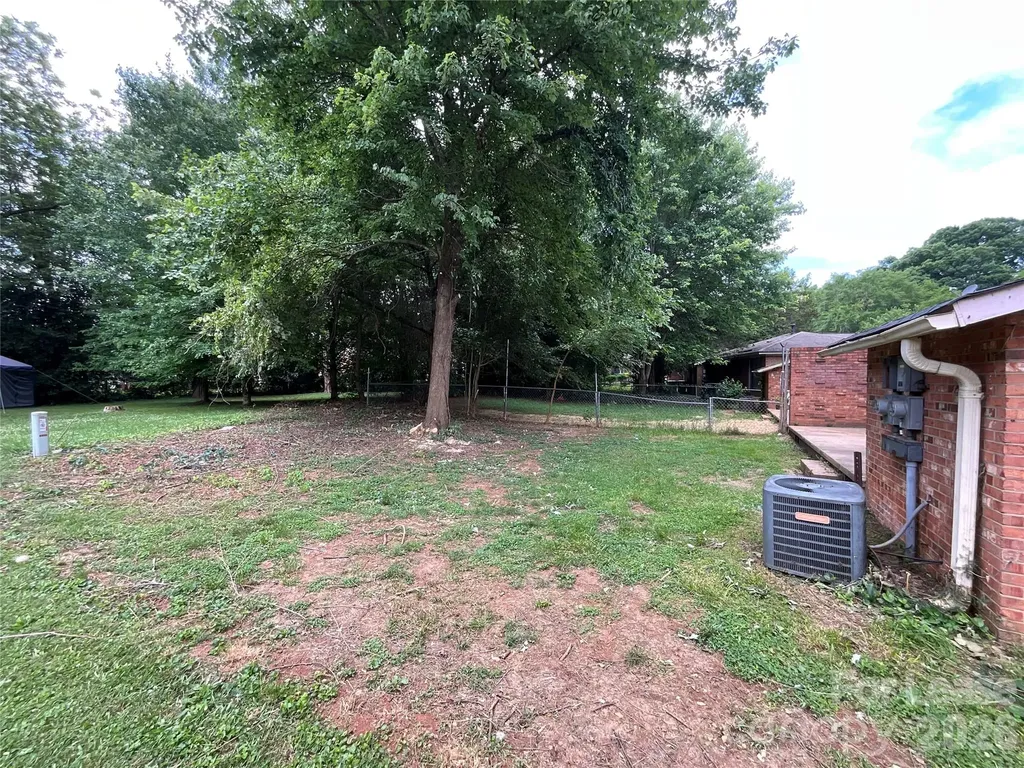 4928 Malibu Drive Charlotte NC 28215