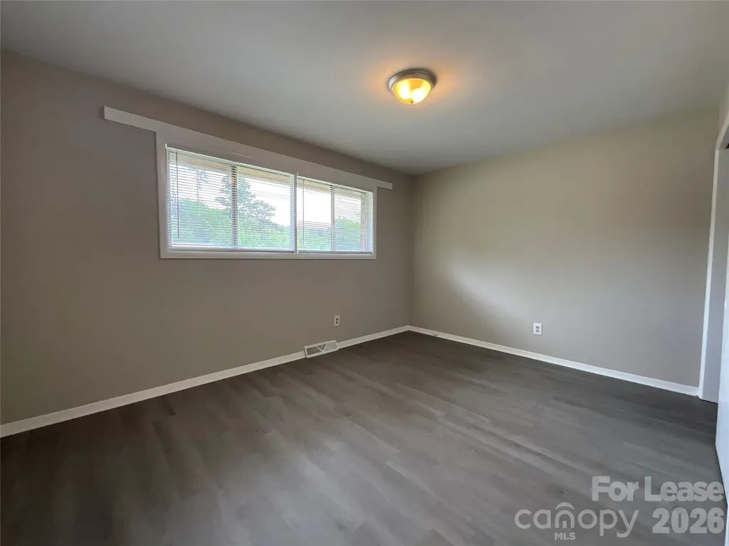 4928 Malibu Drive Charlotte NC 28215