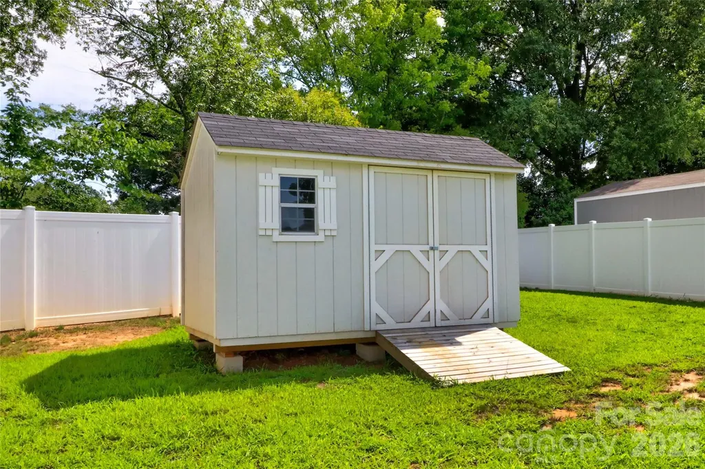 124 Kingsway Drive Mooresville NC 28115