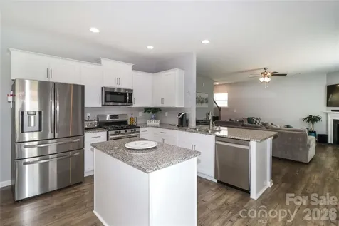 124 Kingsway Drive Mooresville NC 28115
