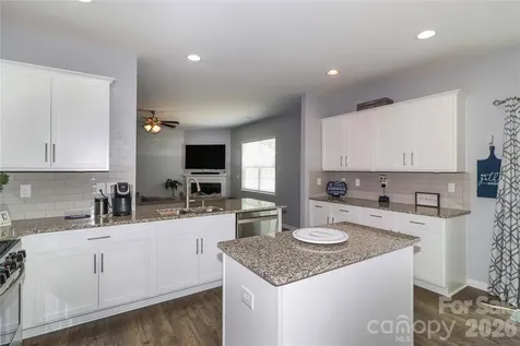 124 Kingsway Drive Mooresville NC 28115