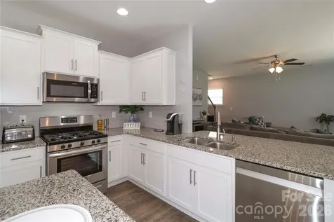 124 Kingsway Drive Mooresville NC 28115