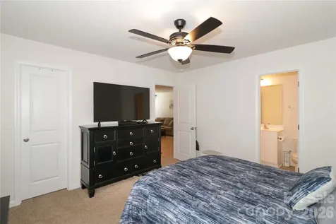 124 Kingsway Drive Mooresville NC 28115
