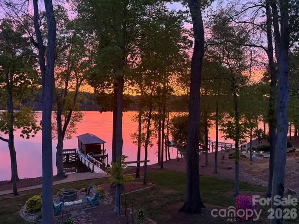 1017 Peninsula Drive Belmont NC 28012