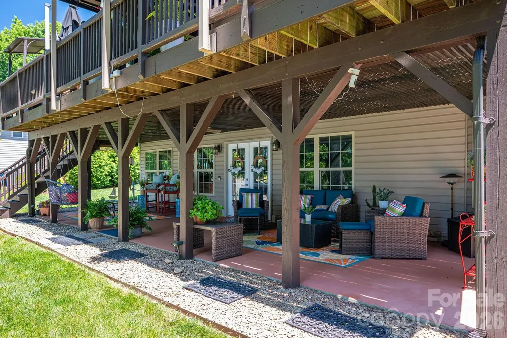 1017 Peninsula Drive Belmont NC 28012