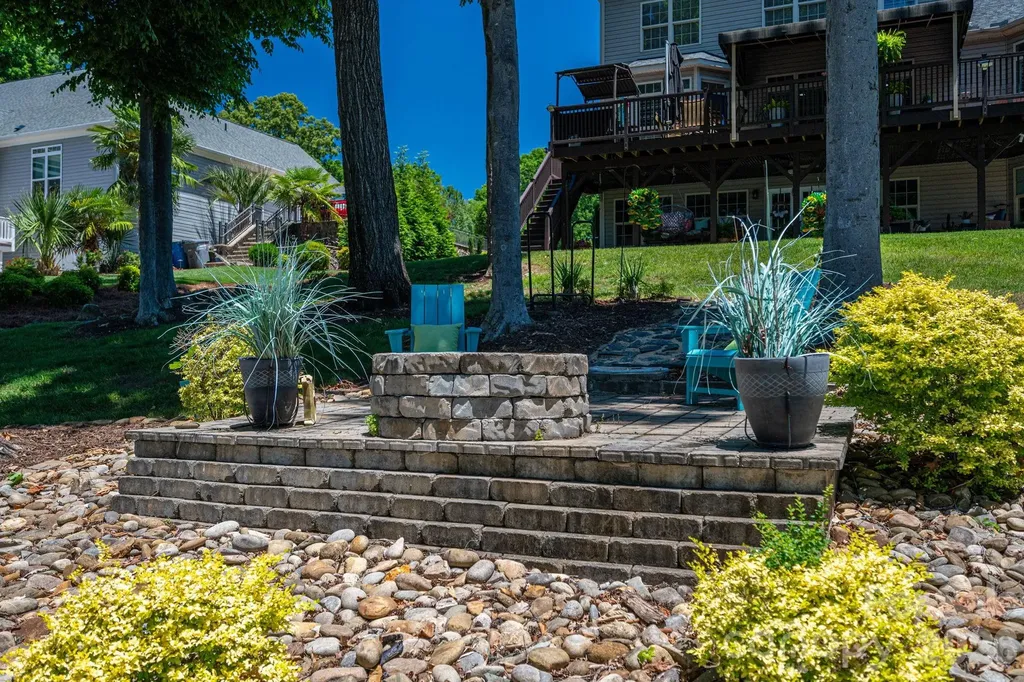 1017 Peninsula Drive Belmont NC 28012