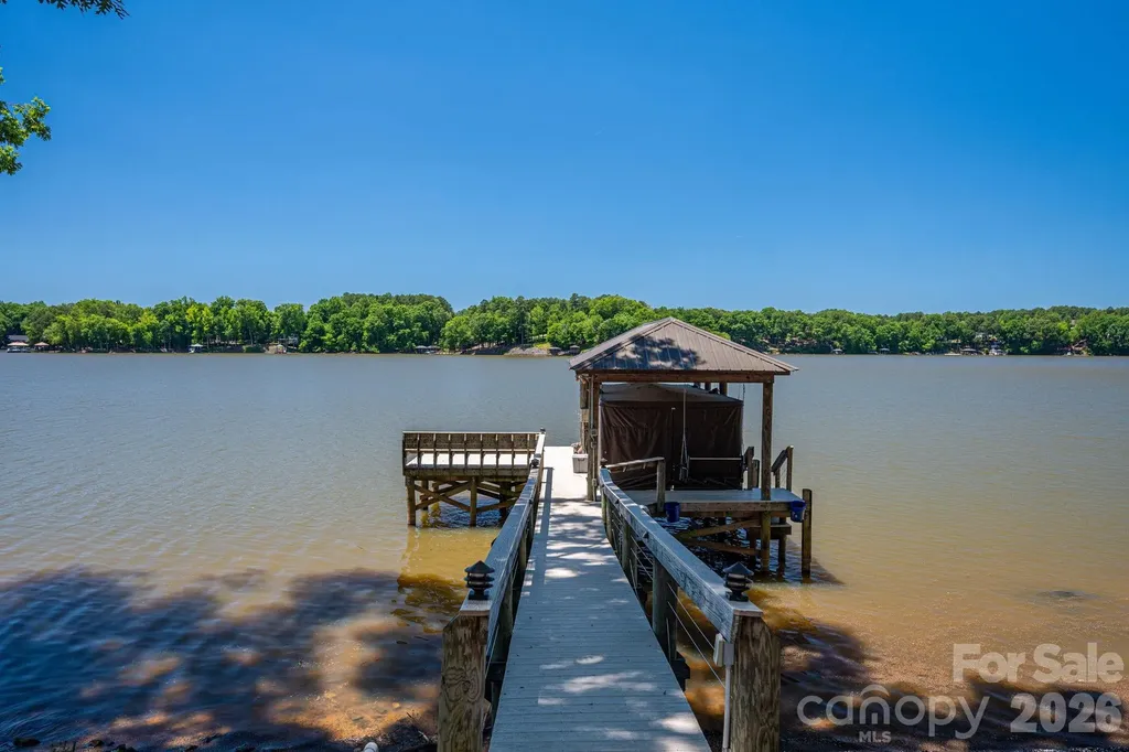 1017 Peninsula Drive Belmont NC 28012