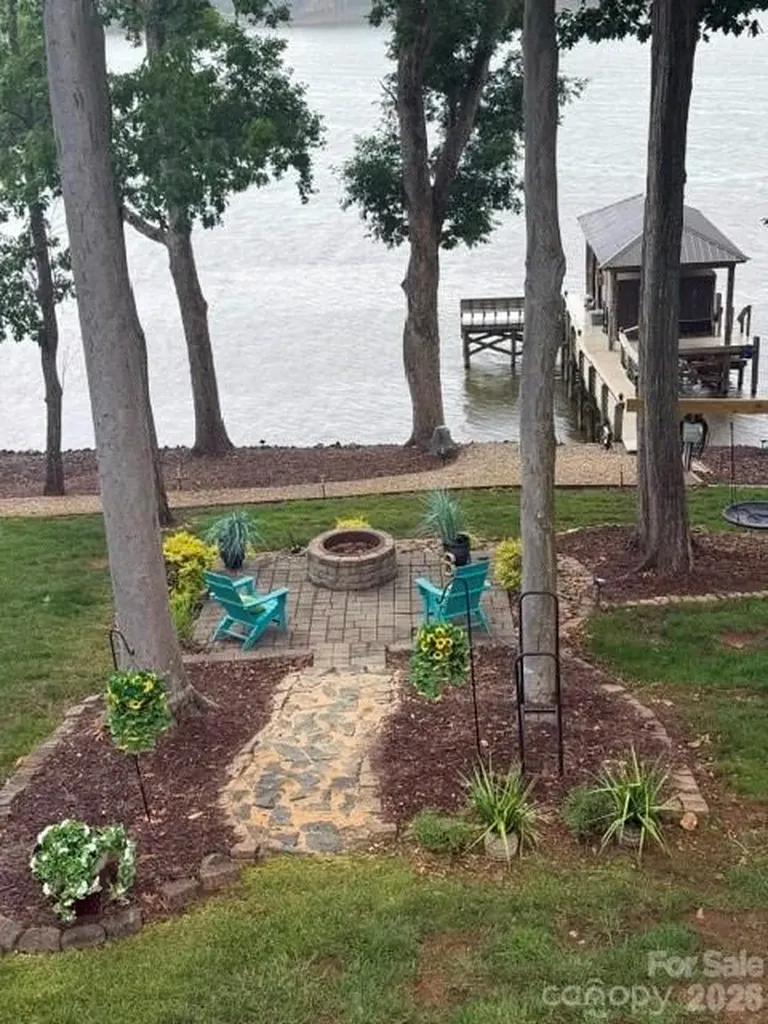1017 Peninsula Drive Belmont NC 28012