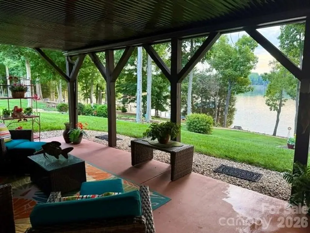 1017 Peninsula Drive Belmont NC 28012