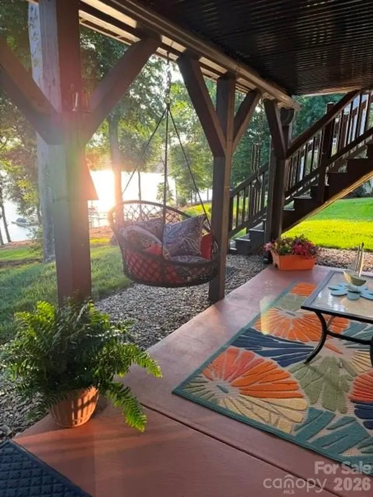 1017 Peninsula Drive Belmont NC 28012