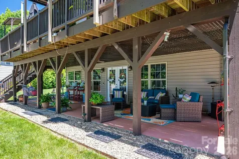 1017 Peninsula Drive Belmont NC 28012