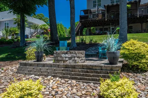 1017 Peninsula Drive Belmont NC 28012