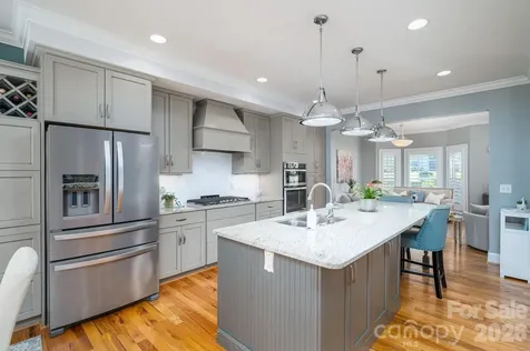 1017 Peninsula Drive Belmont NC 28012