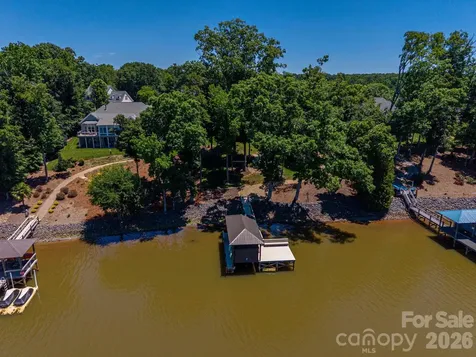 1017 Peninsula Drive Belmont NC 28012