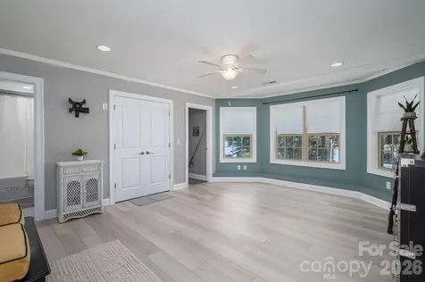 1017 Peninsula Drive Belmont NC 28012