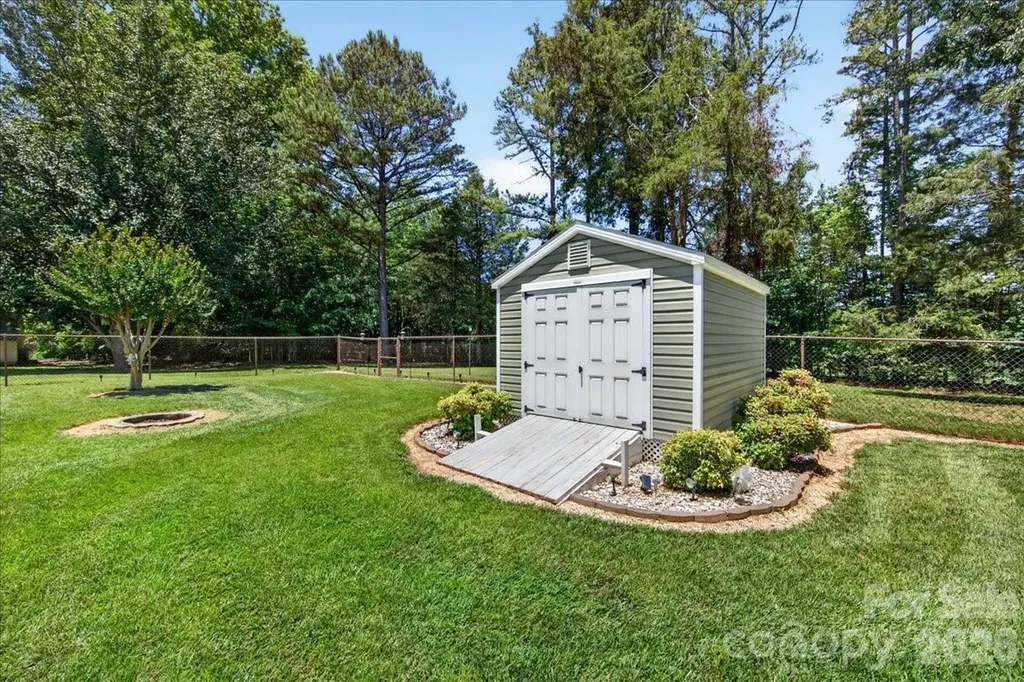 1104 Longmeadow Lane Monroe NC 28110