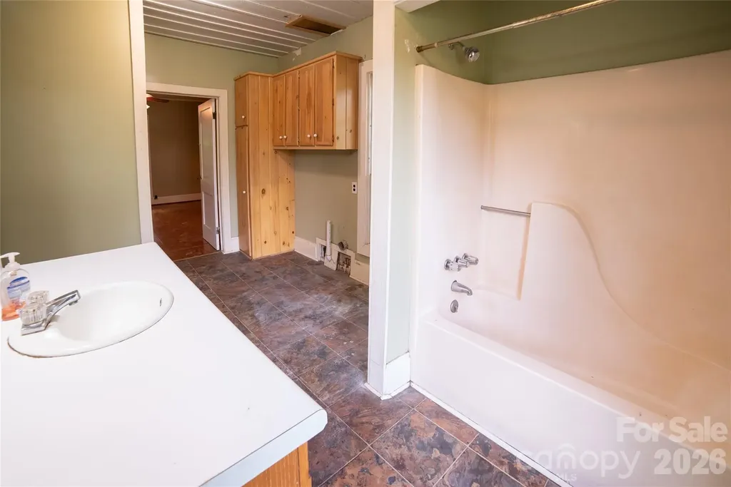 1511 Millers Creek Road Lenoir NC 28645