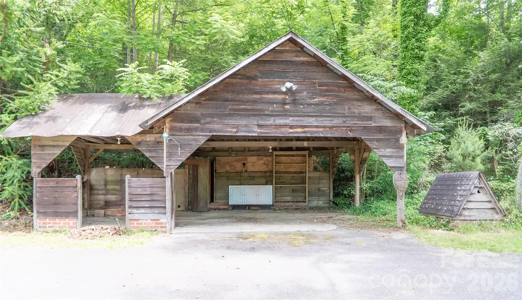 1511 Millers Creek Road Lenoir NC 28645