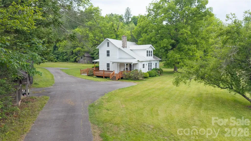 1511 Millers Creek Road Lenoir NC 28645