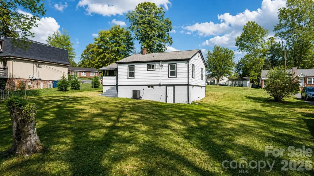 204 22nd Avenue NE Hickory NC 28601