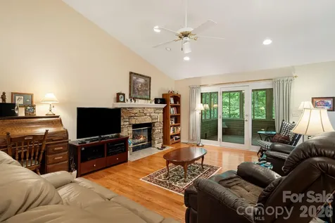 1851 Riverview Court Hendersonville NC 28739