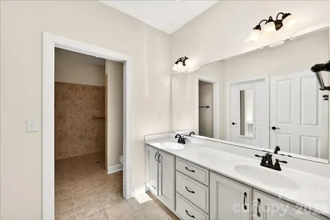 1012 Avalon Place Matthews NC 28104