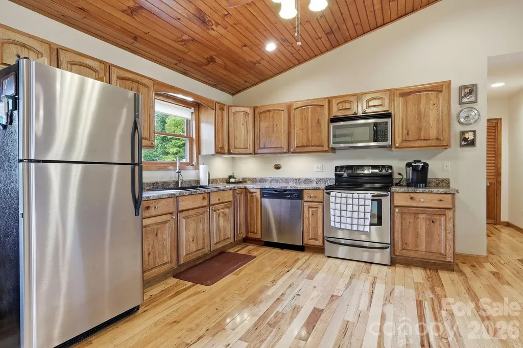 168 Barefoot Cove Burnsville NC 28714