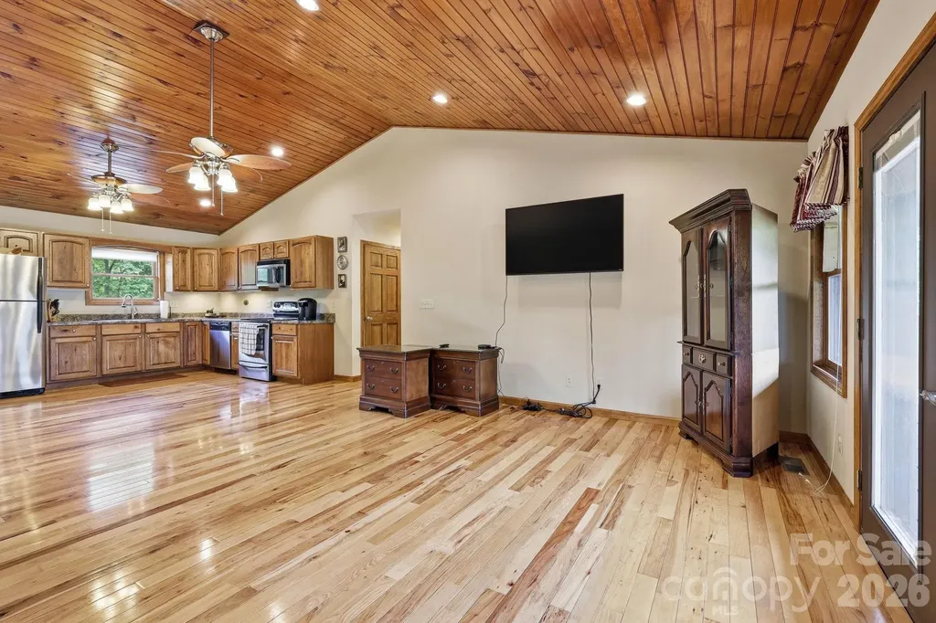 168 Barefoot Cove Burnsville NC 28714