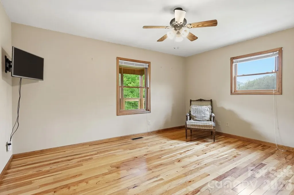 168 Barefoot Cove Burnsville NC 28714