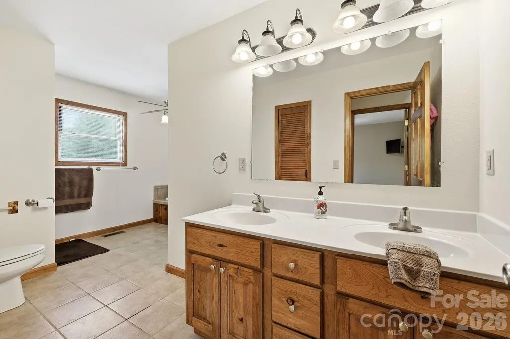 168 Barefoot Cove Burnsville NC 28714