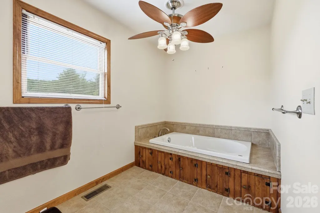 168 Barefoot Cove Burnsville NC 28714